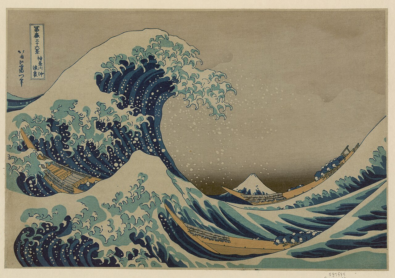 蓝色海浪卷起，远处可见富士山